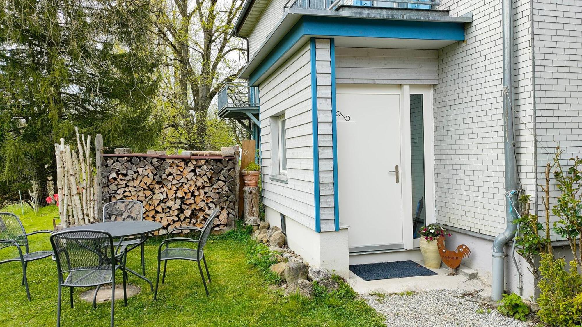 Seesicht Und Charmante Wohnung Bei Hanni Und Ueli Bottighofen ภายนอก รูปภาพ